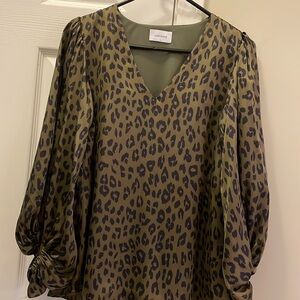 EUC. Long sleeved (bubble sleeve) blouse